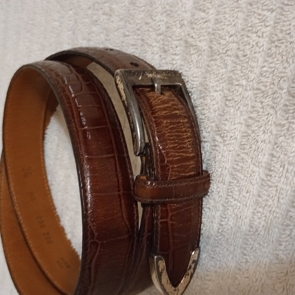 Tommy Hilfiger Brown Leather Belt With Chrome Buckle Compliments Any Outfit - Picture 5 of 7